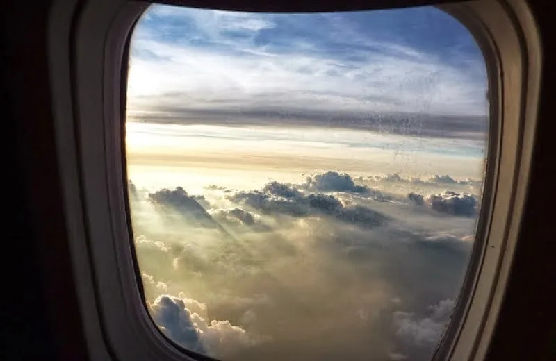 Γιατί να κάτσετε σε θέση με παράθυρο στο αεροπλάνο
