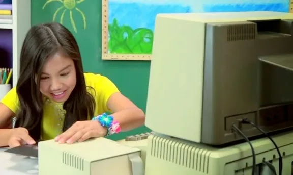 Ξεκαρδιστικό! Πιτσιρίκια κάθονται μπροστά από έναν υπολογιστή του 70′ και δεν ξέρουν τι να κάνουν! [video]