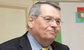 Μάνος: Διαλύουν την Παιδεία, καλύτερα να ακριβύνουν τη σπαλομπριζόλα