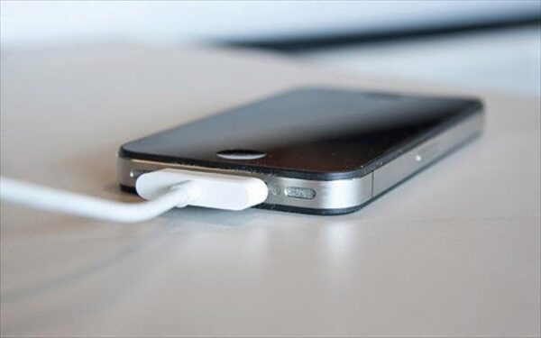 Εξαιρετικά δαπανηρή η φόρτιση ηλεκτρονικών συσκευών