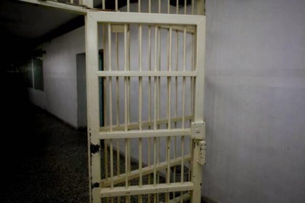 Κράτησαν μαθητή της Γ’ Λυκείου στο κρατητήριο, χωρίς μάλιστα να υπάρχει κάποιος λόγος