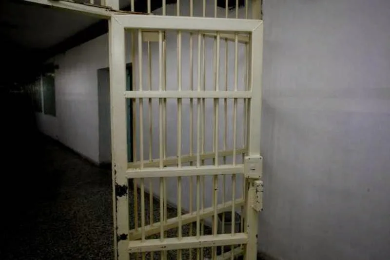 Κράτησαν μαθητή της Γ’ Λυκείου στο κρατητήριο, χωρίς μάλιστα να υπάρχει κάποιος λόγος