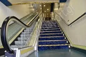 Απίθανο σκηνικό! Γιαγιά vs Κυλιόμενες σκάλες – Δείτε τι έγινε! [video]