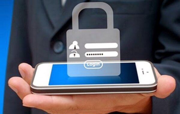 Συναγερμός στην ΕΛ.ΑΣ για τον ιό που κλέβει αρχεία από κινητά και tablet