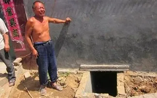 Τραγωδία στην Κίνα για ένα κινητό! Μάνα και γιος έχασαν τη ζωή τους γιατί έπεσε η συσκευή σε έναν βόθρο