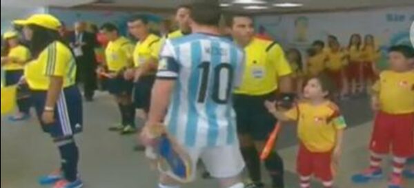 Η απαράδεκτη συμπεριφορά του Μέσι σε μικρό θαυμαστή του – Η κίνησή του που προκάλεσε παγκόσμιο κράξιμο [video]