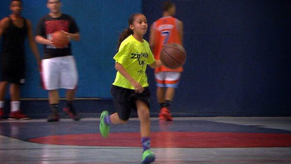 Κορίτσι-θαύμα: Είναι 9 χρονών, μαγεύει στο μπάσκετ και θεωρείται ο επόμενος Μάικλ Τζόρνταν [video]