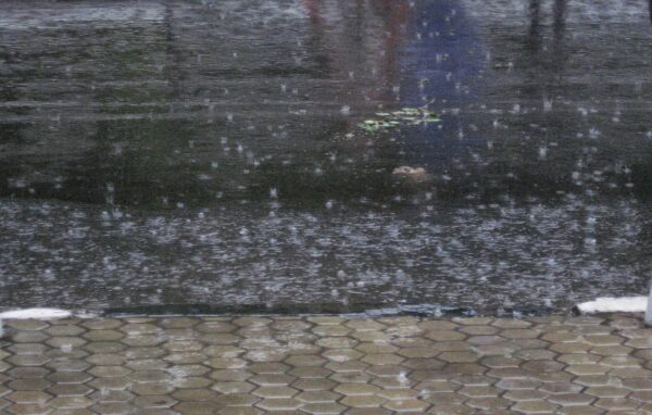 Δεν λέει να καλοκαιριάσει φέτος  – Διαβάστε που αναμένονται έντονα καιρικά φαινόμενα