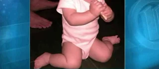 Μεγάλη προσοχή: Αν κάθονται τα παιδιά σας έτσι, σταματήστε τα αμέσως!