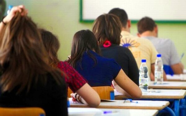 Αυτή είναι η μαθήτρια που “τίναξε” τη… βαθμολογία στον αέρα! Δείτε πόσα μόρια συγκέντρωσε [photo]