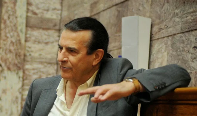 Ο ΣΥΡΙΖΑ παρεμβαίνει νομοθετικά προκειμένου να αποτρέψει τον κίνδυνο μαζικής σχολικής αποτυχίας,