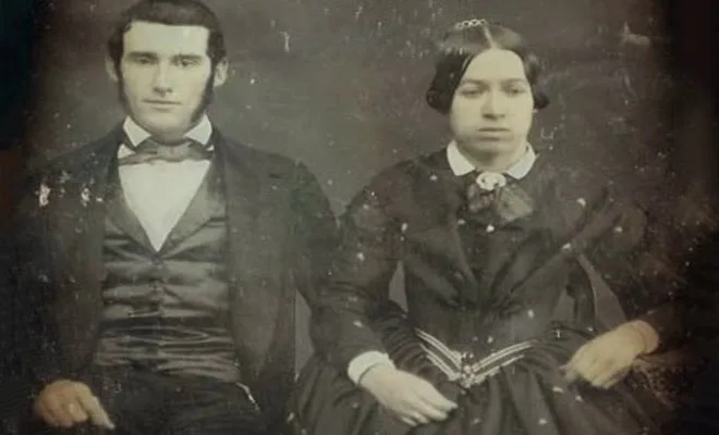 Το ήξερες; Γιατί δε χαμογελούσαν στις παλιές φωτογραφίες;