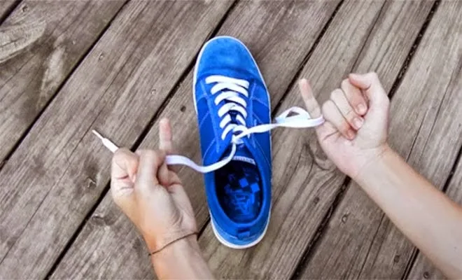 ΦΟΒΕΡΟ ΚΟΛΠΟ: Πώς να δέσετε τα κορδόνια σας σε 2 δευτερόλεπτα!