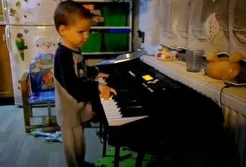 Μάθημα ζωής από ένα παιδί…Ένα τυφλό παιδί δίνει μουσικό ρεσιτάλ! [video]