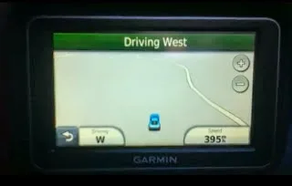 Τι θα γίνει αν ανοίξεις το GPS σου ενώ πετάς με αεροπλάνο; [video]