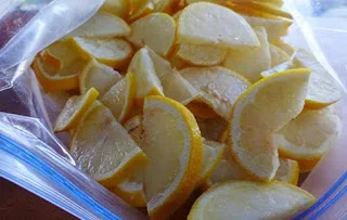 Γιατί είναι καλύτερο να βάζετε τα λεμόνια στην κατάψυξη…;