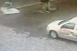 Είχε Άγιο ! Ο απίθανος τρόπος που σώθηκε ένας ποδηλάτης όταν συνέβη το απρόoπτο… [video]