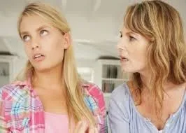 Πρέπει ή όχι να είστε “κολλητοί” με τα παιδιά σας;