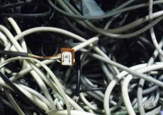 Μπερδεύτηκαν τα καλώδια; Με αυτό τον απλό τρόπο ξεμπέρδεψες… [video]