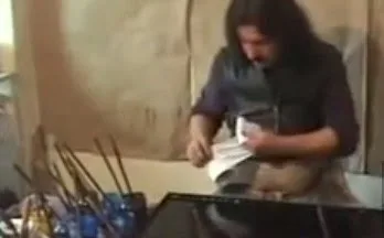 Ζωγραφική πάνω σε νερό… Δείτε το βίντεο και θα πάθετε πλάκα! [video]