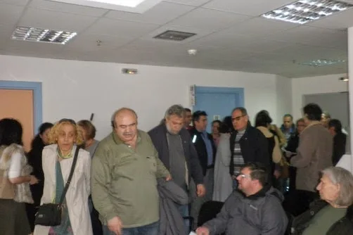 Δείτε πως έκανε το ΙΚΑ Παγκρατίου ένας εξαγριωμένος πολίτης.