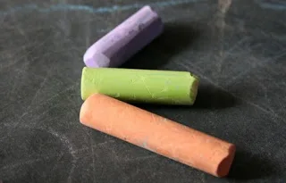 Κινδυνεύουν να μείνουν χωρίς ρεύμα και τηλεπικοινωνίες τα σχολεία: “Δεν υπάρχουν χρήματα ούτε για κιμωλίες…”