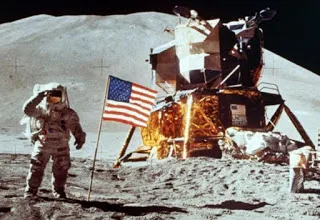 Γιατί ο άνθρωπος μπορεί να μην πήγε ποτέ στη Σελήνη – Οι θεωρίες των συνωμοσιολόγων και οι απαντήσεις της NASA