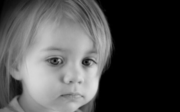 «Ενώ εσύ μου φώναζες» – Ένα κείμενο γροθιά για όλους τους γονείς!