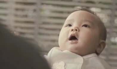 Η αγκαλιά του πατέρα δεν παρέχεται από κανένα application! Δείτε το συγκινητικό βίντεο.