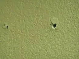 Πως θα «γεμίσεις» μια τρύπα στον τοίχο χωρίς να χρειαστεί να βάψεις