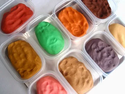 Φτιάξτε σπιτικές πλαστελίνες μαζί με το παιδί σας!