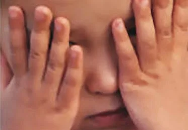 Τα σημάδια που δείχνουν ότι το παιδί σας, σας φοβάται