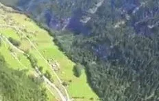 Πετώντας μέσα από έναν καταρράκτη! Δείτε το εντυπωσιακό βίντεο!