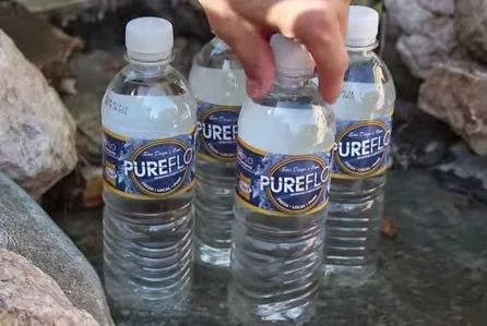 Απίστευτο κόλπο: Δείτε πώς να κάνετε άμεσα το νερό πάγο! [video]