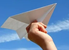 Πώς να διπλώσετε το καλύτερο χάρτινο αεροπλανάκι [video]