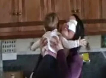 Ένα συγκινητικό βίντεο που αξίζει να δείτε..Ποτέ και για κανένα λόγο δε πρέπει να ντρεπόμαστε για τις μαμάδες! [video]