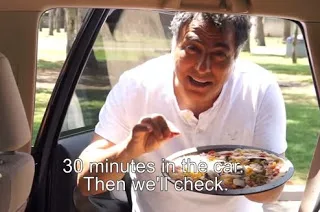 Αφήνει μια άψητη πίτσα μέσα στο αυτοκίνητο και μετά από 30 λεπτά – Θα πάθετε ΣΟΚ… [video]