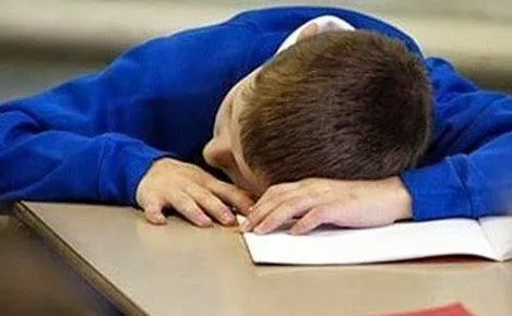 Δεκάδες μαθητές λιμοκτονουν και πέφτουν κάτω από την πείνα στα σχολεία…