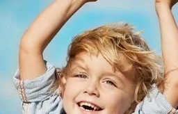 Αφήστε το «πόσο όμορφος/η είσαι!» και πείτε μπράβο σε αληθινές αξίες!