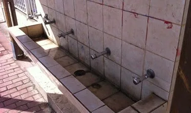 Γυμνάσιο Βόλου: Οι βρύσες παραμένουν σφραγισμένες