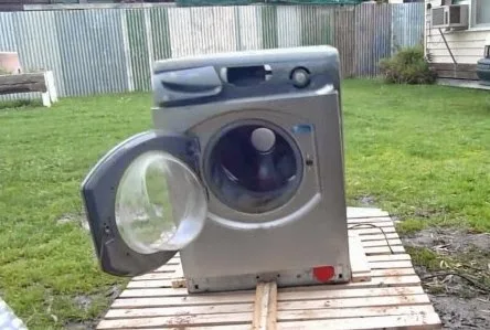 Ασφάλεια -Τι θα γίνει αν βάλεις ένα μεταλλικό αντικείμενο στο πλυντήριο; [video]