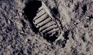 Η Ρωσία θα ερευνήσει αν οι ΗΠΑ “πάτησαν” στο φεγγάρι