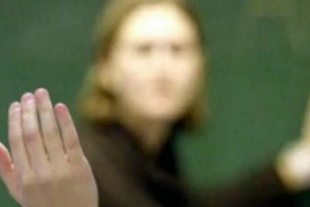 Δείτε τι ζήτησε από τους μαθητές της να κάνουν αυτή η απαράδεκτη καθηγήτρια!