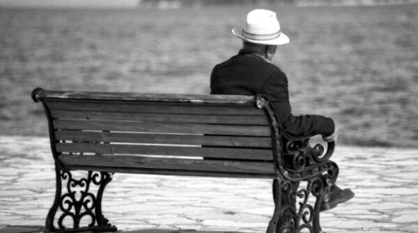 ΑΠΙΣΤΕΥΤΟ !! Ζήτησαν από ένα ηλικιωμένο να μιλήσει για την γυναίκα του. Η απάντησή του πάγωσε την αίθουσα!