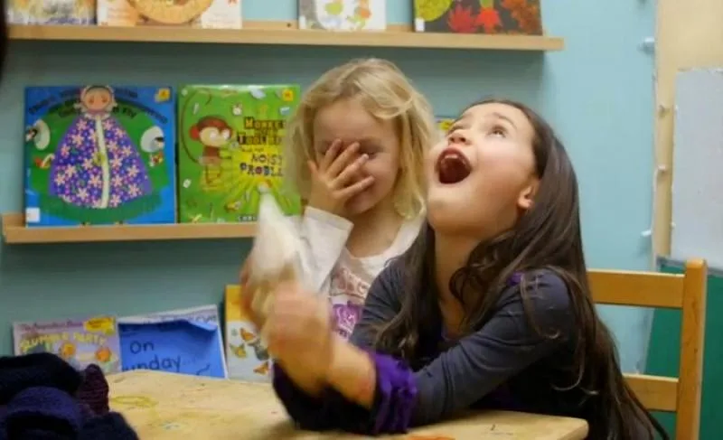 Πως αντιδρούν μπόμπιρες σε χριστουγεννιάτικο δώρο που δεν ήθελαν… [video]