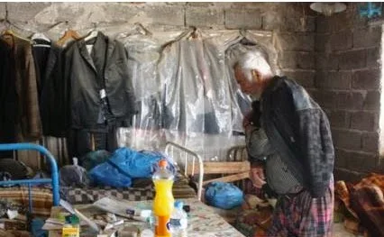 EN ETΕΙ 2014 ζει ανήμπορος χωρίς νερό και ρεύμα…ΑΣ ΒΟΗΘΗΣΟΥΜΕ!