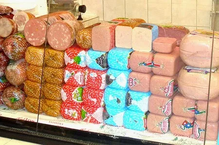 Δείτε τι πρέπει να προσέξετε όταν ψωνίζετε αλλαντικά και τυριά στο σούπερ μάρκετ!