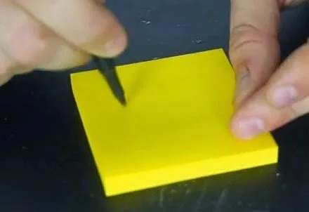 Έξυπνο κι απλό τρικ – Όταν το στυλό δε γράφει ενώ έχει μελάνι…[video]