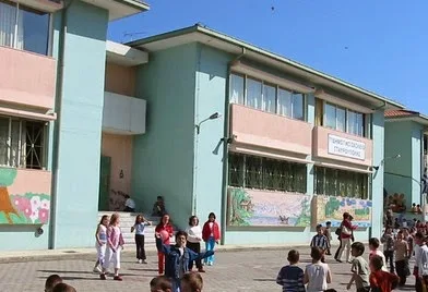 Δημοτικά σχολεία: Στόχος η μελέτη να γίνεται στην τάξη και όχι στο σπίτι