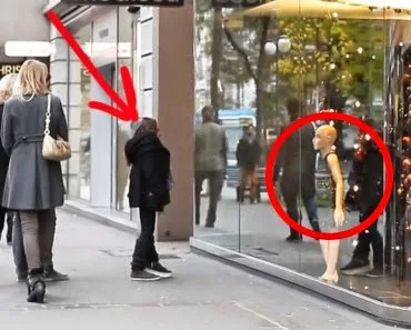 Είδε τον εαυτό της στην βιτρίνα – “Οταν είδα την αντίδραση της, άρχισα να δακρύζω” [video]